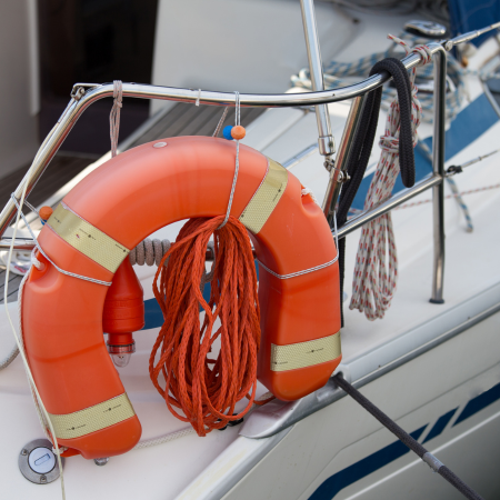 bouee fer a cheval bateau en mer